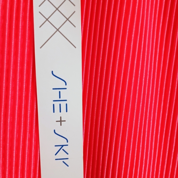 She and Sky Vibrant Coral Tank Top - Picture 3 of 6